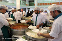 آماده سازی و پخت افطار درمهمانسرای حرم رضوی