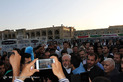 تشرف اعضای تیم هسته ای به حرم امام رضا (ع) در بازگشت از وین 