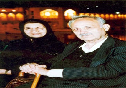 عبدالحسین زرین کوب و قمر آریان در کنار زاینده رود