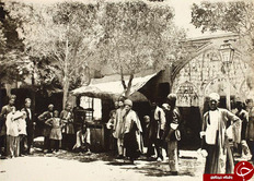 کسبه و مشتریان در بازار اصفهان
