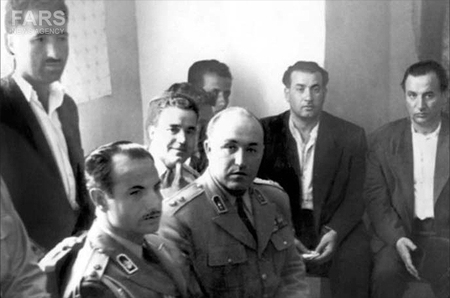 شهید طیب حاج رضایی در یکی از دستگیری‌های خود در اواسط دهه 30