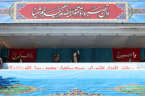 اجتماع ده‌ها هزارنفری جهادگران بسیجی در ورزشگاه آزادی