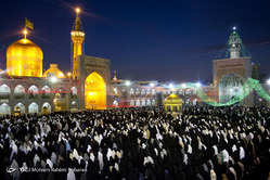 آذین بندی و چراغانی حرم رضوی در شب میلاد امام علی(ع)