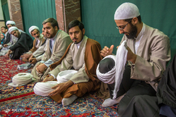 مراسم عمامه گذاری طلاب توسط آیت الله مکارم شیرازی - قم
