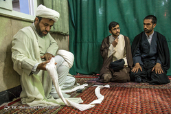 مراسم عمامه گذاری طلاب توسط آیت الله مکارم شیرازی - قم
