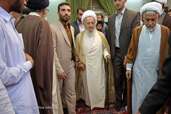 مراسم عمامه گذاری طلاب توسط آیت الله مکارم شیرازی - قم
