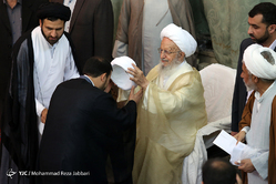 مراسم عمامه گذاری طلاب توسط آیت الله مکارم شیرازی - قم
