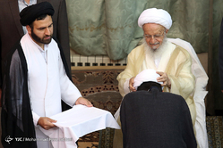 مراسم عمامه گذاری طلاب توسط آیت الله مکارم شیرازی - قم

