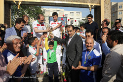 مسابقه فوتبال نمادین هنرمندان، پزشکان و پیشکسوتان فوتبال با کودکان مرکز طبی
