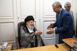 دیدار وزیر کار و رفاه اجتماعی با مراجع - قم
