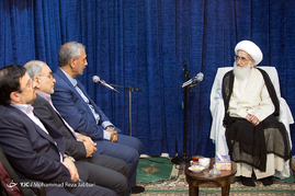 دیدار وزیر کار و رفاه اجتماعی با مراجع - قم

