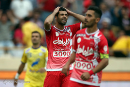 دیدار تیم های فوتبال پرسپولیس و نفت
