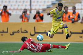 دیدار تیم های فوتبال پرسپولیس و نفت
