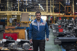 کارگران کارخانه تراکتور سازی
