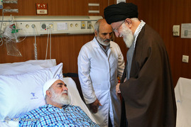 عیادت رهبر معظم انقلاب از حجت‌الاسلام‌ محمدی گلپایگانی	
