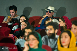 اکران خصوصی فیلم سینمایی دونده زمین ‎
