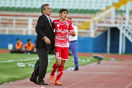 دیدار تیم های فوتبال گسترش فولاد و پرسپولیس
