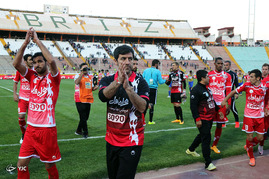 دیدار تیم های فوتبال گسترش فولاد و پرسپولیس
