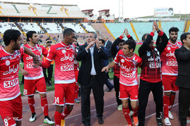 دیدار تیم های فوتبال گسترش فولاد و پرسپولیس
