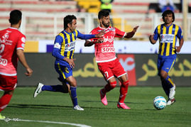 دیدار تیم های فوتبال گسترش فولاد و پرسپولیس
