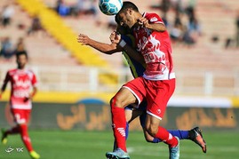 دیدار تیم های فوتبال گسترش فولاد و پرسپولیس

