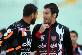 دیدار تیم های فوتبال گسترش فولاد و پرسپولیس
