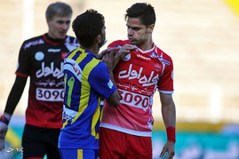 دیدار تیم های فوتبال گسترش فولاد و پرسپولیس
