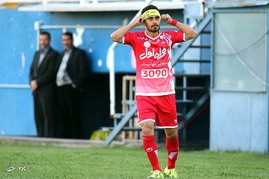 دیدار تیم های فوتبال گسترش فولاد و پرسپولیس
