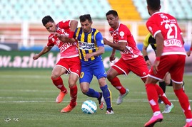 دیدار تیم های فوتبال گسترش فولاد و پرسپولیس
