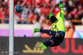 دیدار تیم های فوتبال پرسپولیس و راه‌آهن

