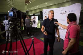 اکران خصوصی فیلم سینمایی عادت نمی‌کنیم
