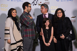 اکران خصوصی فیلم سینمایی عادت نمی‌کنیم
