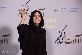 اکران خصوصی فیلم سینمایی عادت نمی‌کنیم
