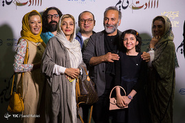 اکران خصوصی فیلم سینمایی عادت نمی‌کنیم
