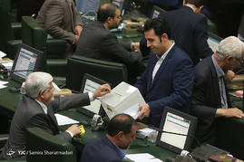 انتخابات هیات رئیسه موقت دهمین دوره مجلس