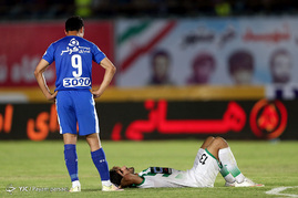 دیدار تیم‌های استقلال تهران و ذوب آهن اصفهان
