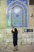 غبارروبی مسجد جمکران در آستانه ماه مبارک رمضان	
