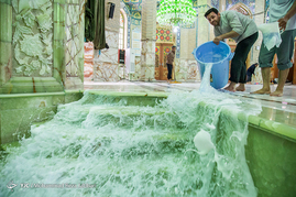 غبارروبی مسجد جمکران در آستانه ماه مبارک رمضان	
