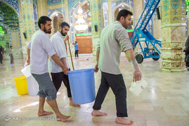 غبارروبی مسجد جمکران در آستانه ماه مبارک رمضان	
