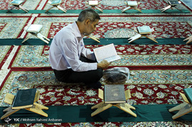 ترتیل خوانی سحرگاهی قرآن کریم در حرم مطهر رضوی
