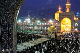 ترتیل خوانی سحرگاهی قرآن کریم در حرم مطهر رضوی
