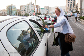 فروش هفتصد شاخه گل به نفع کودکان کار
