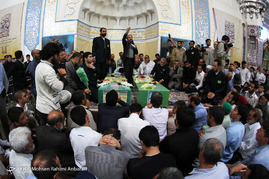 تشییع پیکر ۲ شهید مدافع حرم در حرم امام رضا(ع)