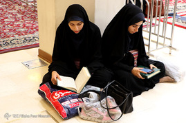 آیین جزء خوانی قرآن کریم در حرم مطهر شاهچراغ (ع)

