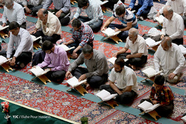 آیین جزء خوانی قرآن کریم در حرم مطهر شاهچراغ (ع)
