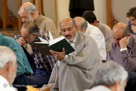 آیین جزء خوانی قرآن کریم در حرم مطهر شاهچراغ (ع)
