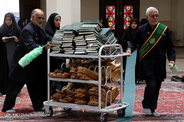 آیین جزء خوانی قرآن کریم در حرم مطهر شاهچراغ (ع)
