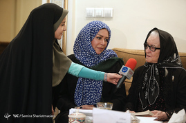 عیادت از ملکه رنجبر