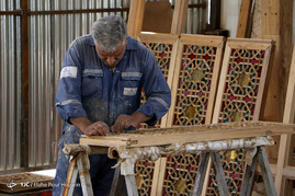 کارگاه ساخت پنجره‌های چوبی حرم مطهرامام موسی کاظم(ع) و امام جواد(ع) - شیراز
