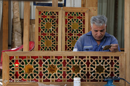 کارگاه ساخت پنجره‌های چوبی حرم مطهرامام موسی کاظم(ع) و امام جواد(ع) - شیراز
